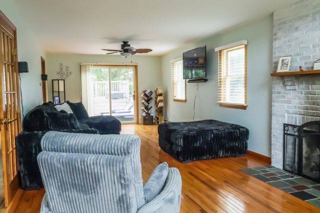 37 Rhode Island Ave, Dartmouth, MA 02747
