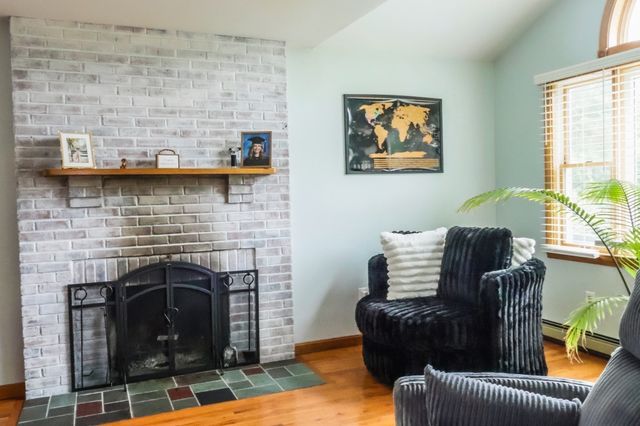37 Rhode Island Ave, Dartmouth, MA 02747