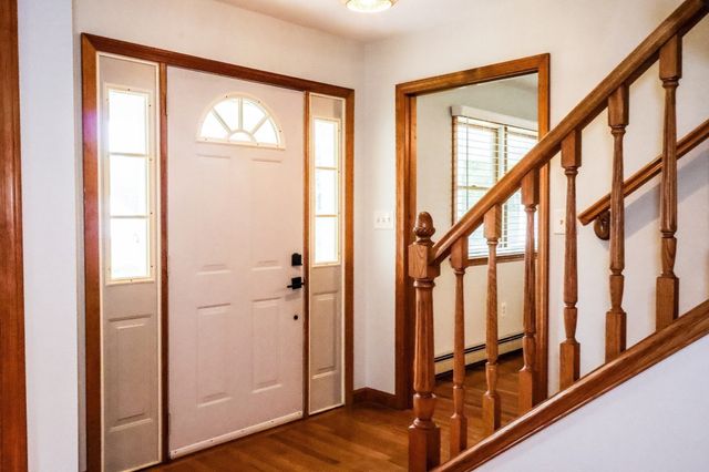 37 Rhode Island Ave, Dartmouth, MA 02747