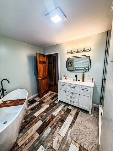 37 Rhode Island Ave, Dartmouth, MA 02747