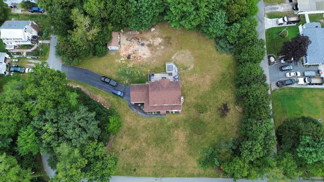 37 Rhode Island Ave, Dartmouth, MA 02747