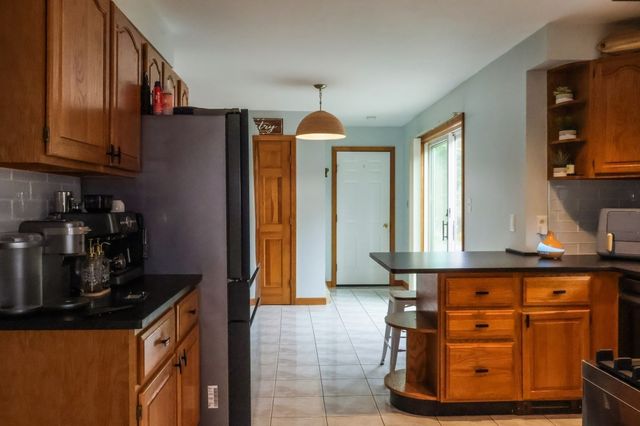 37 Rhode Island Ave, Dartmouth, MA 02747