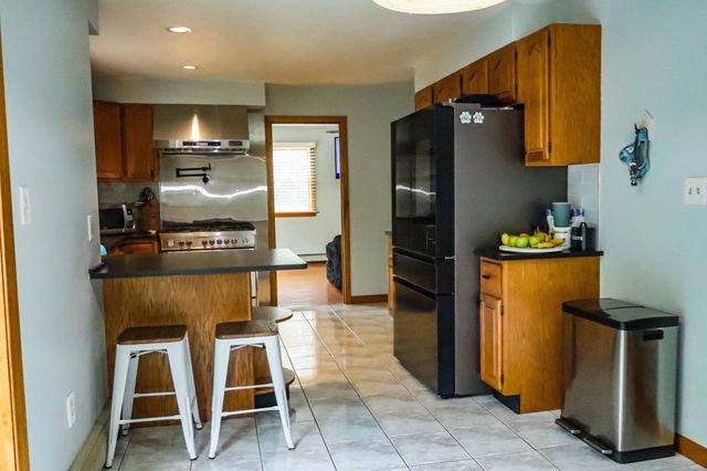 37 Rhode Island Ave, Dartmouth, MA 02747