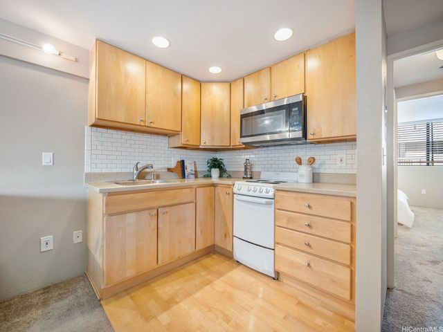 2860 Waialae Avenue 115, Honolulu, HI 96826