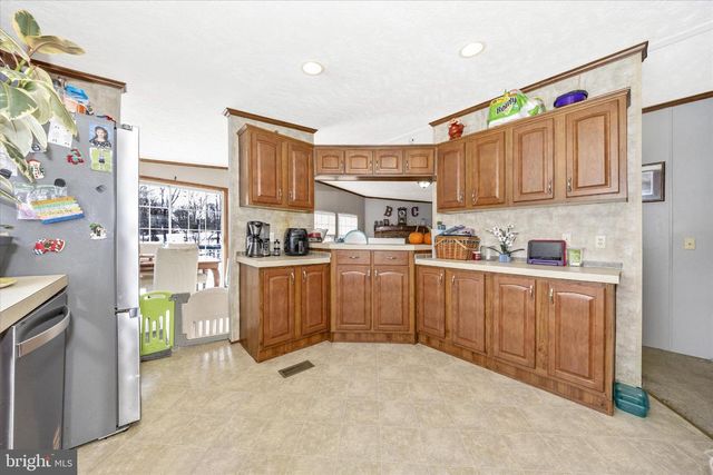 122 PAULS PL, Falling Waters, WV 25419