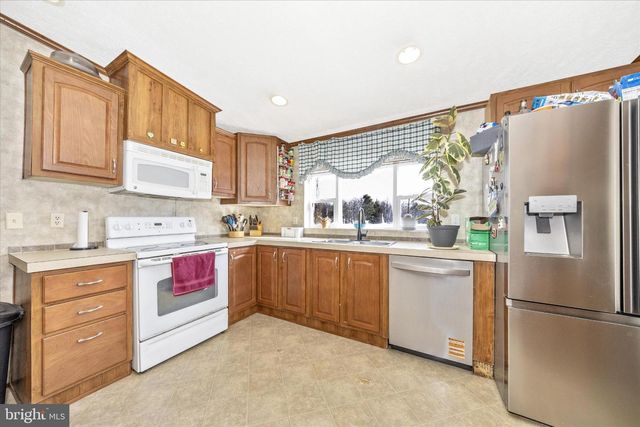 122 PAULS PL, Falling Waters, WV 25419