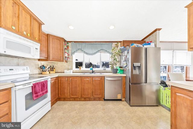 122 PAULS PL, Falling Waters, WV 25419