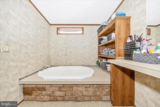 122 PAULS PL, Falling Waters, WV 25419