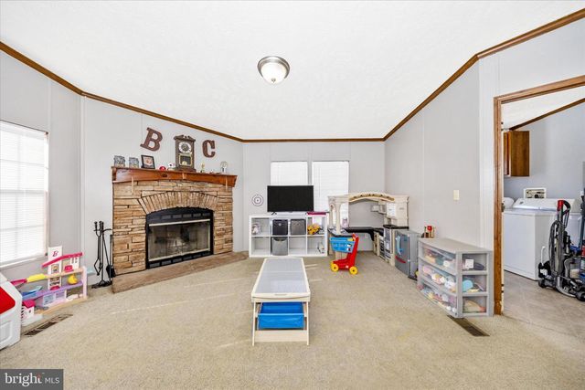 122 PAULS PL, Falling Waters, WV 25419