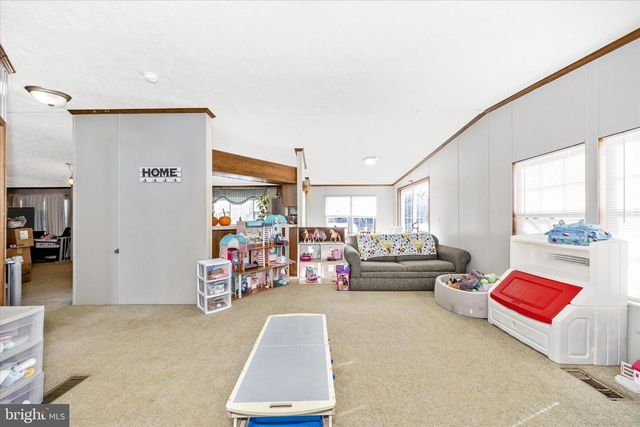 122 PAULS PL, Falling Waters, WV 25419