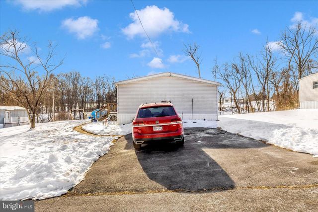 122 PAULS PL, Falling Waters, WV 25419