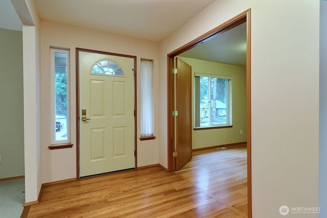 101 E Mountain View Drive, Allyn, WA 98524