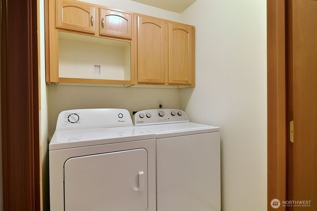 101 E Mountain View Drive, Allyn, WA 98524