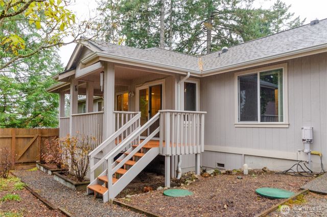 101 E Mountain View Drive, Allyn, WA 98524