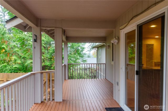 101 E Mountain View Drive, Allyn, WA 98524