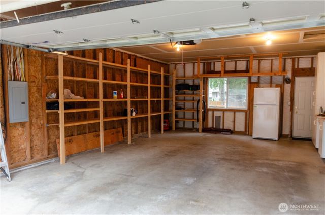 101 E Mountain View Drive, Allyn, WA 98524