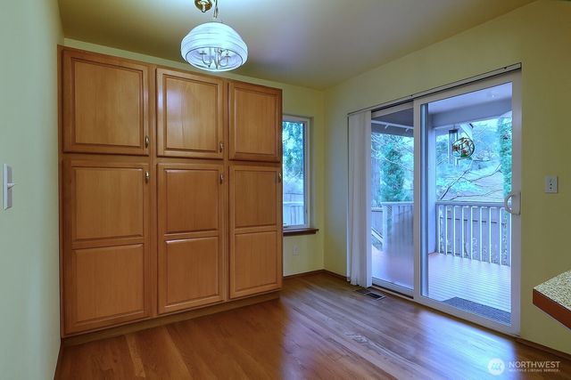 101 E Mountain View Drive, Allyn, WA 98524