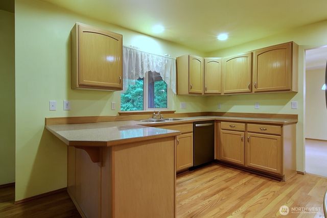 101 E Mountain View Drive, Allyn, WA 98524