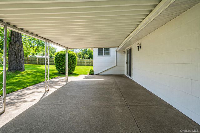 3 Cedar Crest Drive, Dix Hills, NY 11746