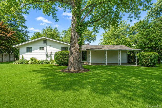 3 Cedar Crest Drive, Dix Hills, NY 11746