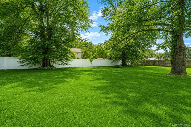 3 Cedar Crest Drive, Dix Hills, NY 11746