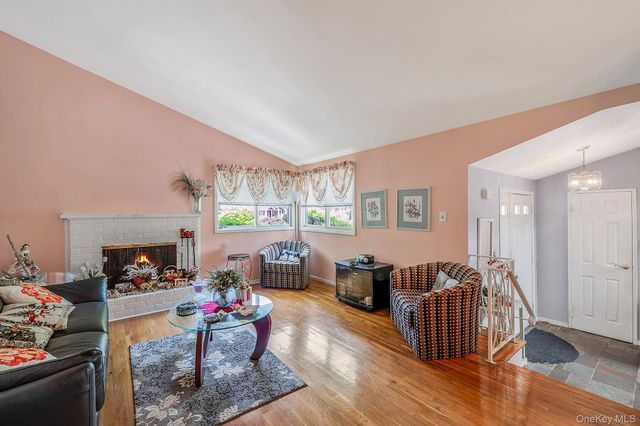 3 Cedar Crest Drive, Dix Hills, NY 11746