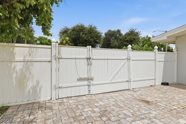 1821 Winkler AVE, Fort Myers, FL 33901