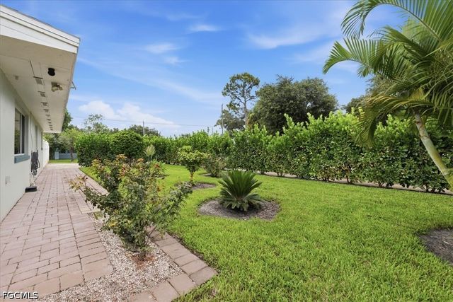 1821 Winkler AVE, Fort Myers, FL 33901
