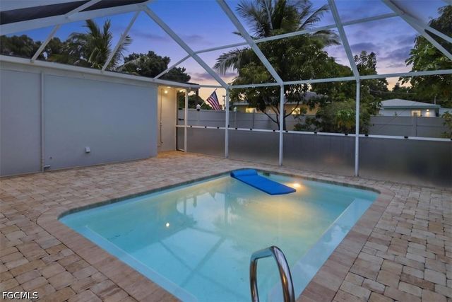 1821 Winkler AVE, Fort Myers, FL 33901