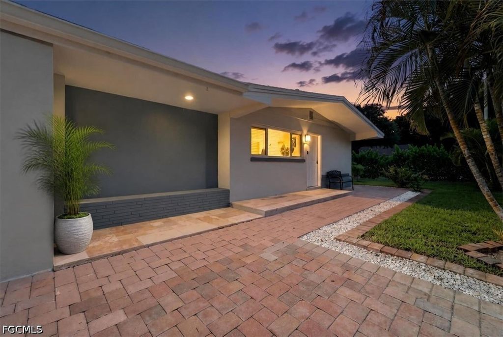 1821 Winkler AVE, Fort Myers, FL 33901