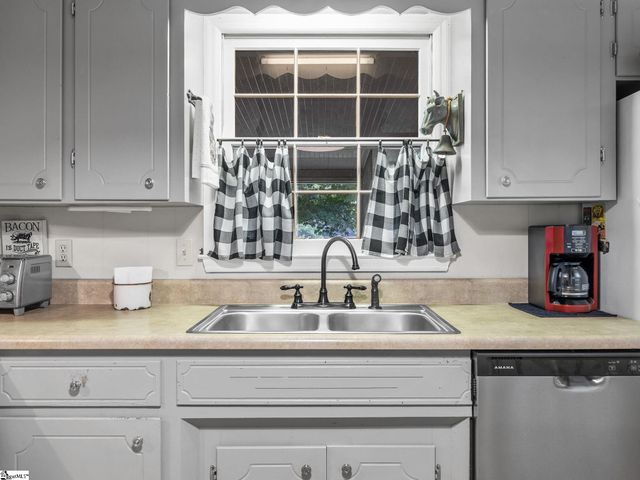 227 Ferndale Drive, Boiling Springs, SC 29316