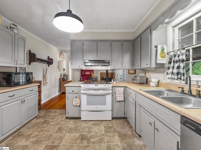 227 Ferndale Drive, Boiling Springs, SC 29316