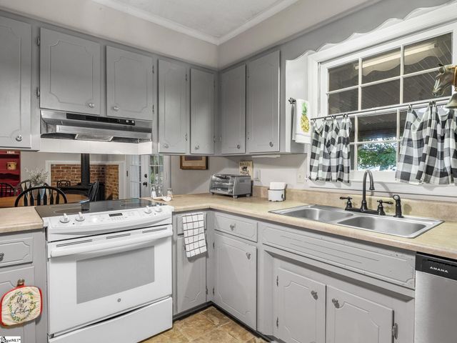 227 Ferndale Drive, Boiling Springs, SC 29316