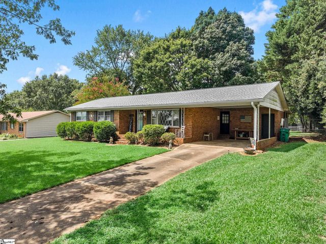 227 Ferndale Drive, Boiling Springs, SC 29316