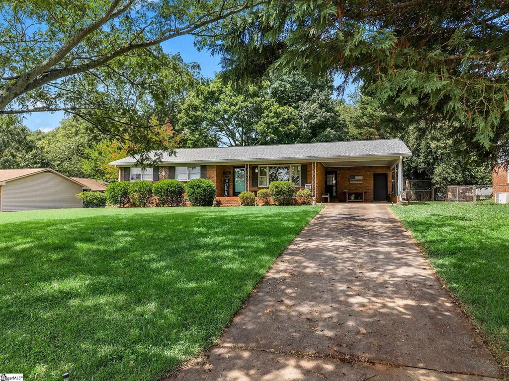 227 Ferndale Drive, Boiling Springs, SC 29316