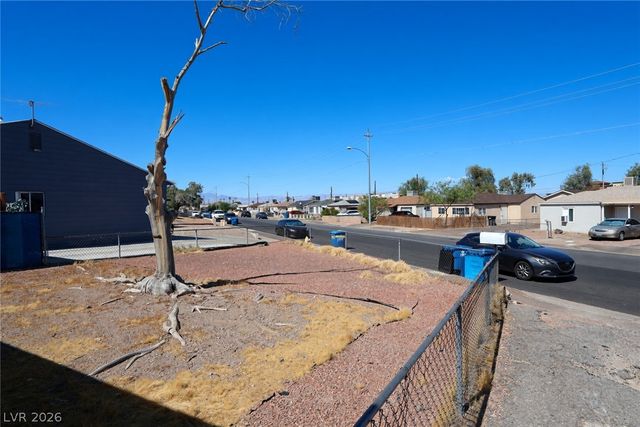 123 West Victory Road, Henderson, NV 89015