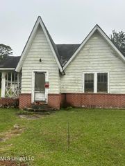 6400 Gregory Street, Moss Point, MS 39563