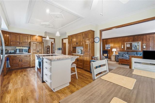1153 E Frontier Lane, Olathe, KS 66062