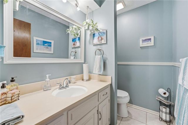 1153 E Frontier Lane, Olathe, KS 66062