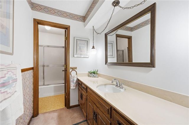 1153 E Frontier Lane, Olathe, KS 66062