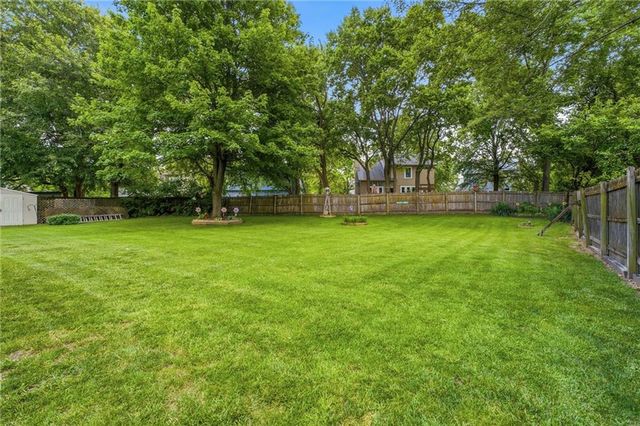 1153 E Frontier Lane, Olathe, KS 66062