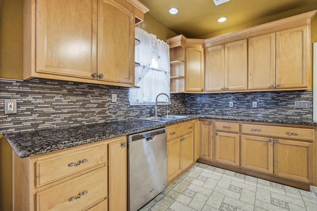 2221 Floral Avenue, Selma, CA 93662