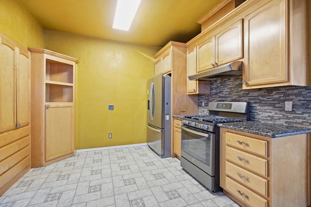 2221 Floral Avenue, Selma, CA 93662