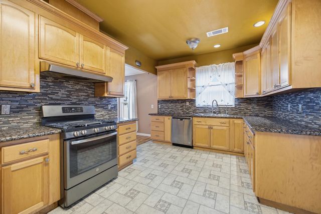 2221 Floral Avenue, Selma, CA 93662