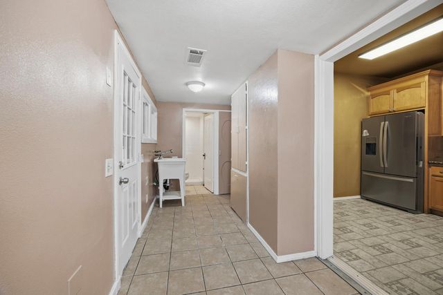 2221 Floral Avenue, Selma, CA 93662