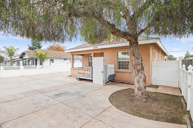 2221 Floral Avenue, Selma, CA 93662