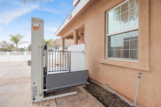 2221 Floral Avenue, Selma, CA 93662