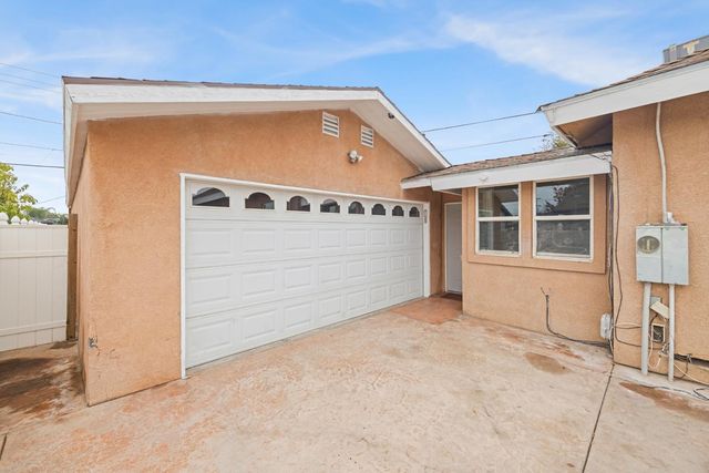 2221 Floral Avenue, Selma, CA 93662