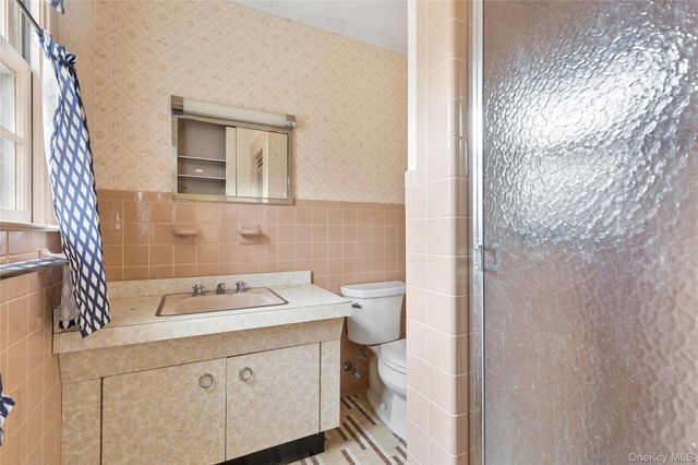 4 E Rampasture Road, Hampton Bays, NY 11946