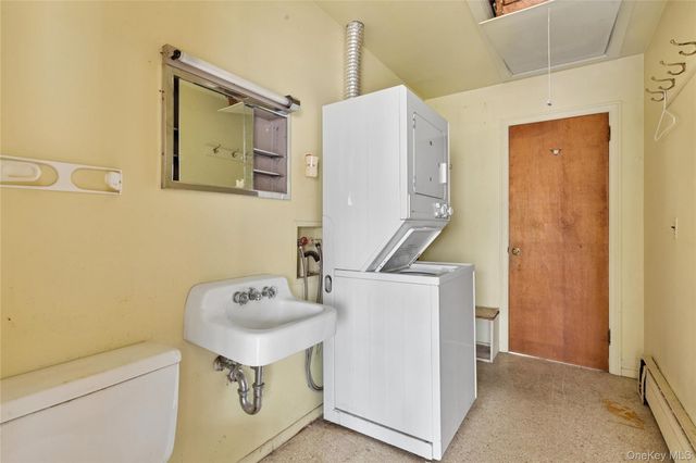 4 E Rampasture Road, Hampton Bays, NY 11946